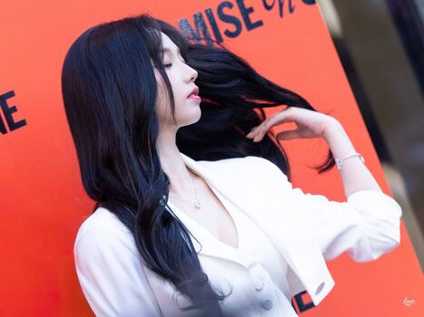 Katarinabluu  page leaked private photo uncensored HD quality