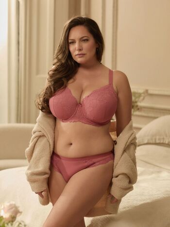 Kelly brook page leaked private photo uncensored HD quality