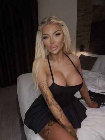 Kennt sie jemand leaked private photo uncensored HD quality