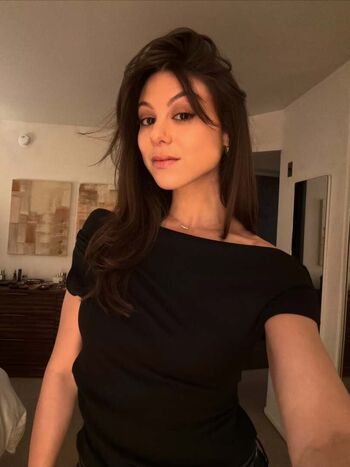 Kira kosarin  page leaked private photo uncensored HD quality