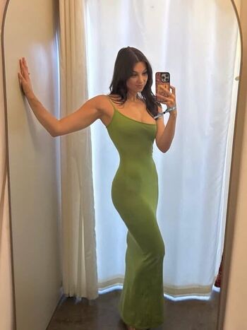 Kira kosarin  page leaked private photo uncensored HD quality