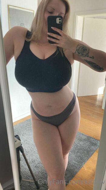 Kira liv  page leaked private photo uncensored HD quality