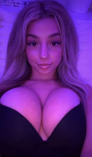 Kira pregiato  page leaked private photo uncensored HD quality
