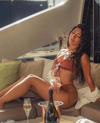 Knbbyknees leaked private photo uncensored HD quality