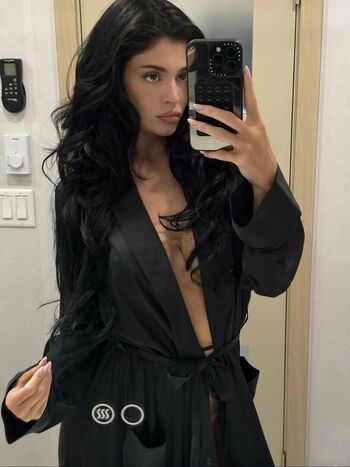 Kylie jenner  page leaked private photo uncensored HD quality