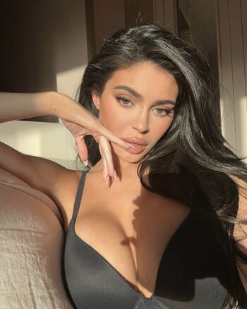 Kylie jenner  page leaked private photo uncensored HD quality