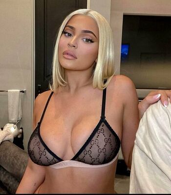 Kylie jenner  page leaked private photo uncensored HD quality