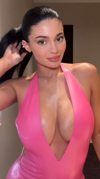 Kylie jenner  page leaked private photo uncensored HD quality