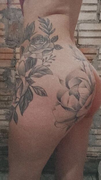 Lauratavora leaked private photo uncensored HD quality