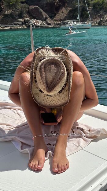 Lily rowland page leaked private photo uncensored HD quality