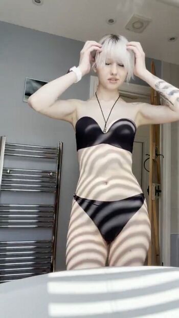 Little emo kitten page leaked private photo uncensored HD quality