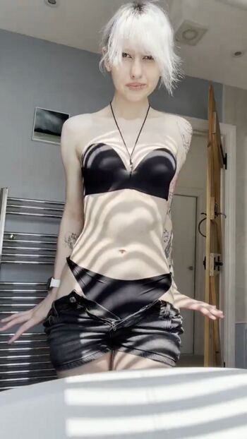 Little emo kitten page leaked private photo uncensored HD quality