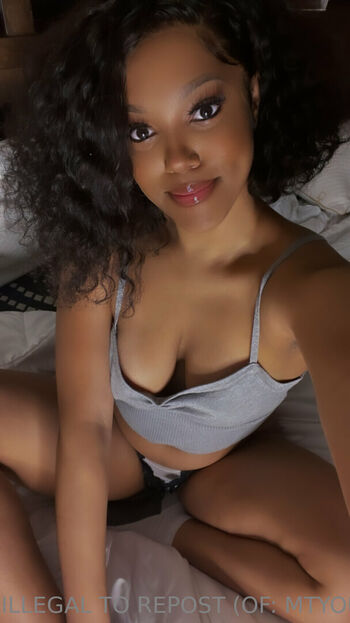 Lola teases leaked private photo uncensored HD quality