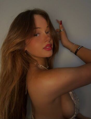 Louiselaingx page leaked private photo uncensored HD quality