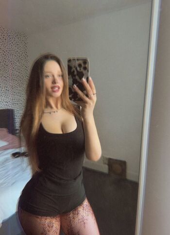 Louiselaingx leaked private photo uncensored HD quality