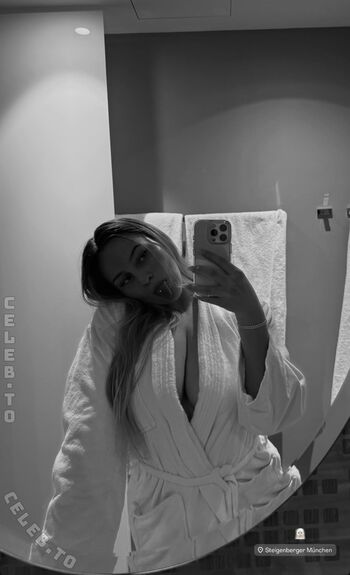 Madeleine   page leaked private photo uncensored HD quality