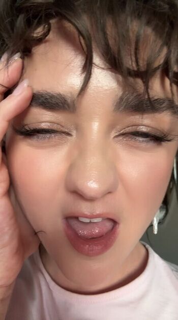 Maisie williams page leaked private photo uncensored HD quality