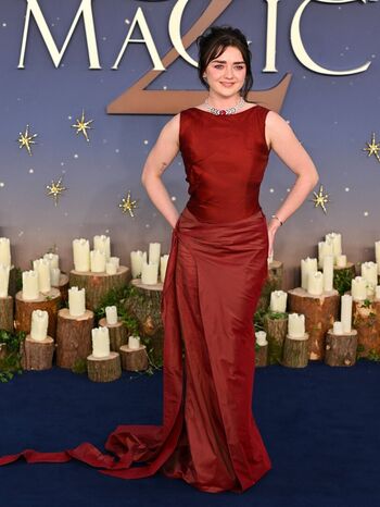 Maisie williams page leaked private photo uncensored HD quality