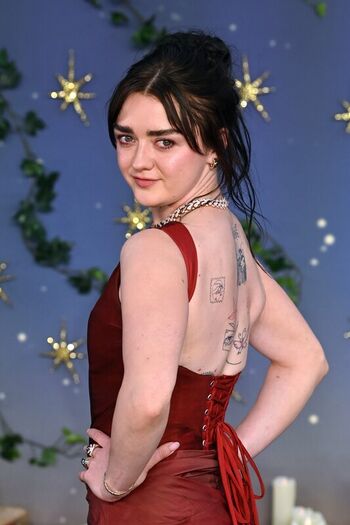 Maisie williams page leaked private photo uncensored HD quality