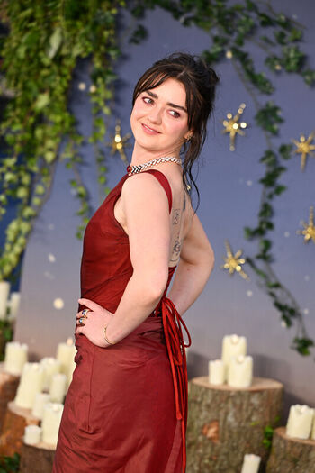 Maisie williams page leaked private photo uncensored HD quality