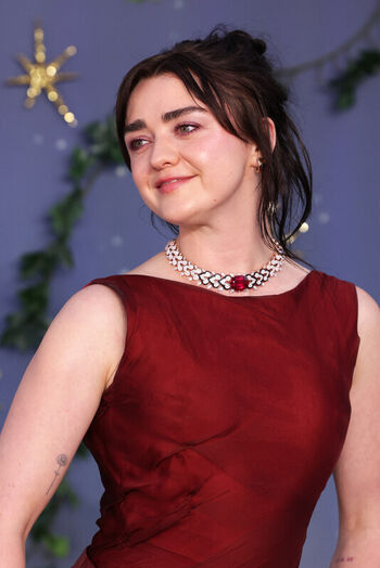Maisie williams page leaked private photo uncensored HD quality