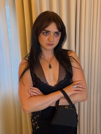 Maisie williams page leaked private photo uncensored HD quality