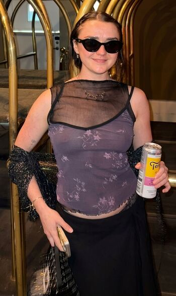 Maisie williams leaked private photo uncensored HD quality