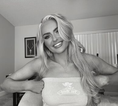 Mariah may  page leaked private photo uncensored HD quality