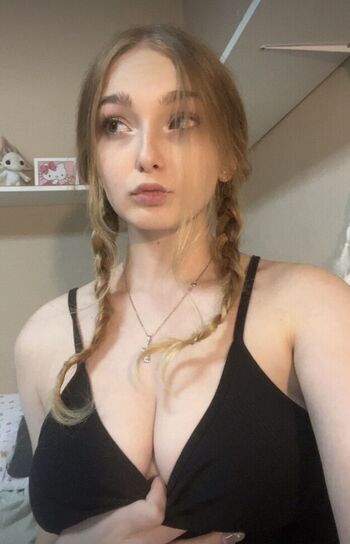 Miniamalka leaked private photo uncensored HD quality