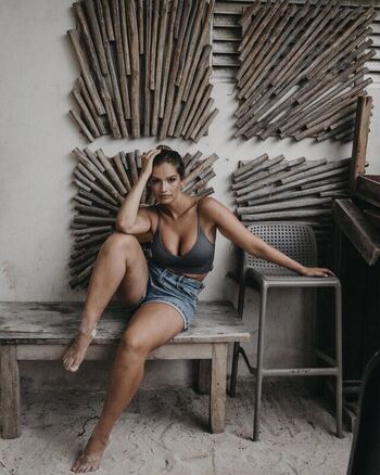 Naila van kommer page leaked private photo uncensored HD quality