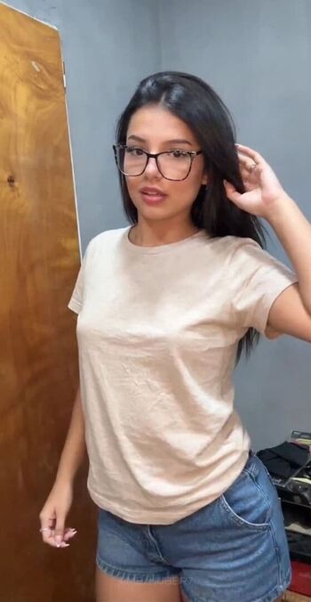 Novinhas com peitos pequenos  page leaked private photo uncensored HD quality
