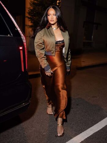 Rihanna  page leaked private photo uncensored HD quality