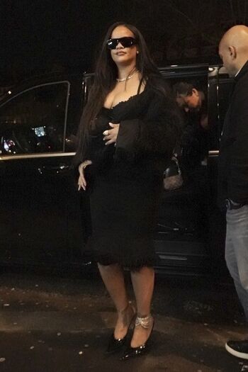 Rihanna  page leaked private photo uncensored HD quality