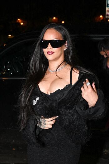 Rihanna  page leaked private photo uncensored HD quality