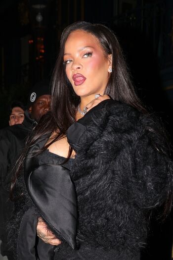 Rihanna  page leaked private photo uncensored HD quality
