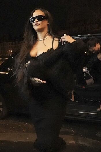 Rihanna  page leaked private photo uncensored HD quality