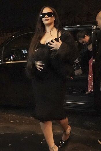 Rihanna  page leaked private photo uncensored HD quality