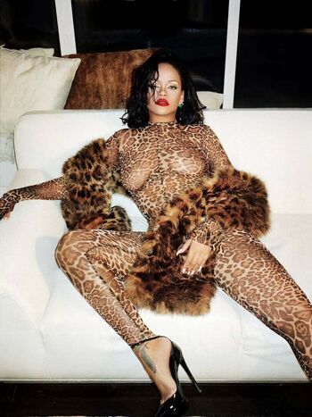 Rihanna  page leaked private photo uncensored HD quality