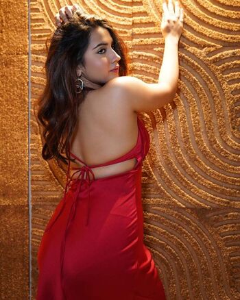 Roshni walia leaked private photo uncensored HD quality