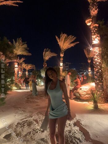 Roxanarosuu leaked private photo uncensored HD quality