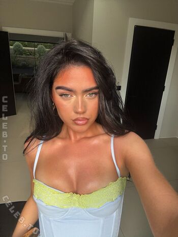 Roxanarosuu leaked private photo uncensored HD quality