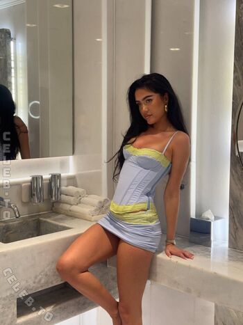 Roxanarosuu leaked private photo uncensored HD quality