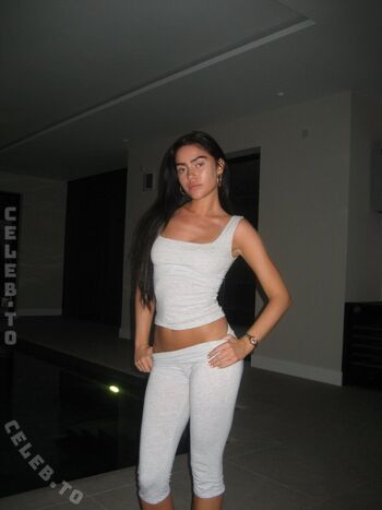 Roxanarosuu leaked private photo uncensored HD quality