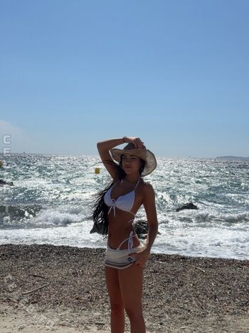 Roxanarosuu leaked private photo uncensored HD quality