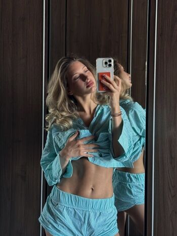 Roxolana kushniruk page leaked private photo uncensored HD quality