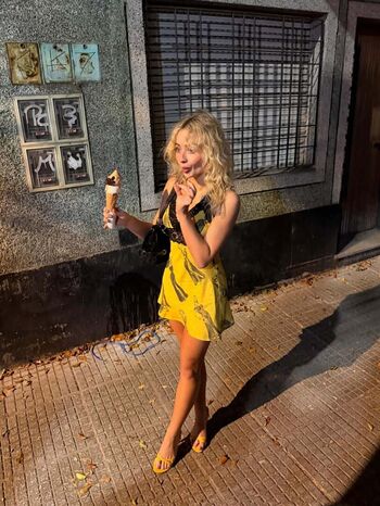 Sabrina carpenter  page leaked private photo uncensored HD quality