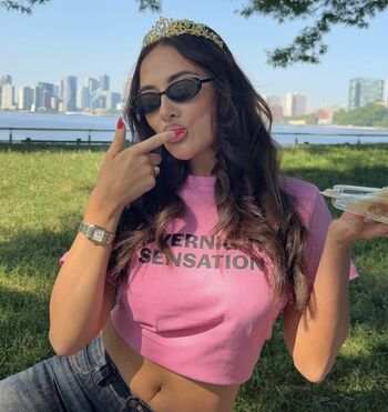 Saffron barker leaked private photo uncensored HD quality