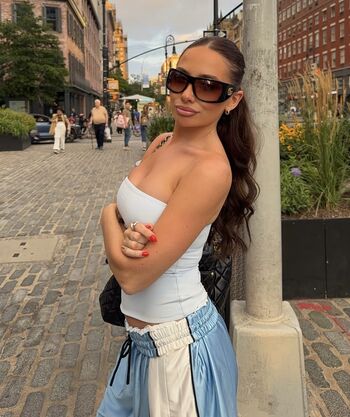 Saffron barker leaked private photo uncensored HD quality