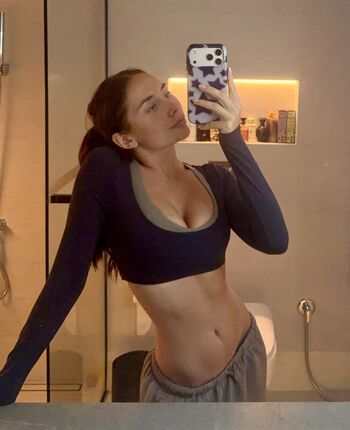 Saffron barker leaked private photo uncensored HD quality