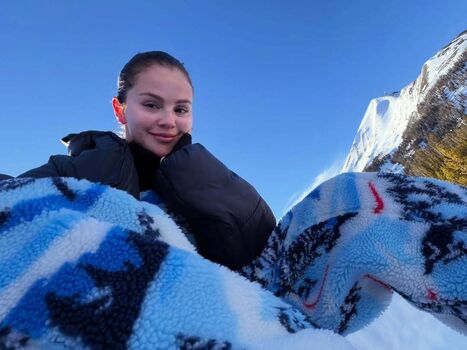 Selena gomez  page leaked private photo uncensored HD quality